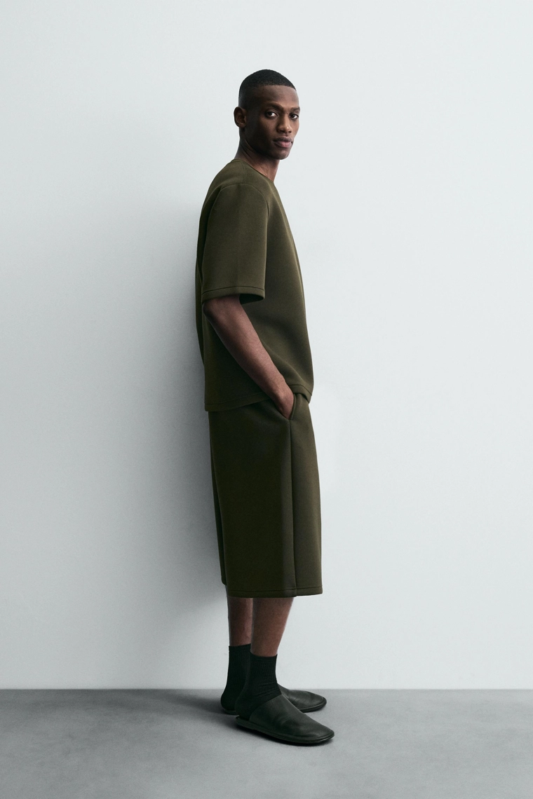 Свитшот с эффектом неопрена и заклепкой