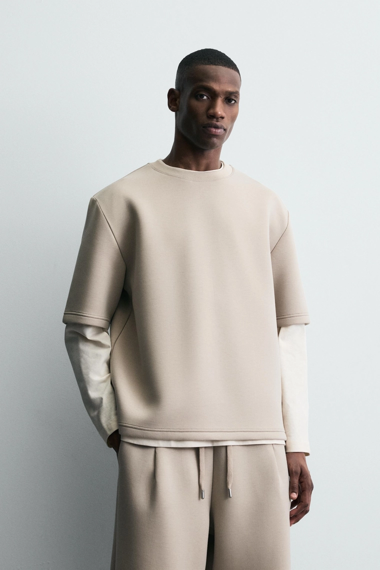 Свитшот с эффектом неопрена и заклепкой