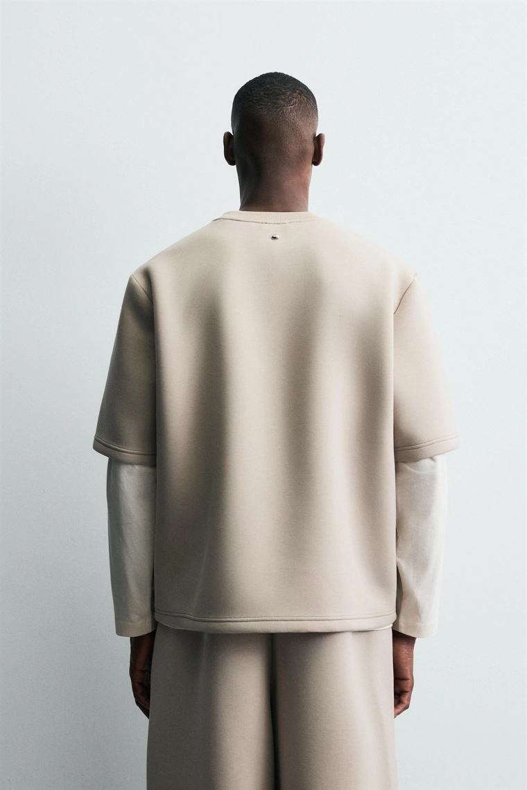 Свитшот с эффектом неопрена и заклепкой