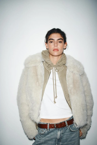 Короткое пальто из искусственного меха на молнии- Заказать в России