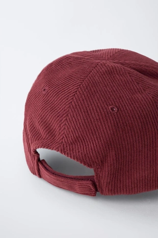 Бейсболка из вельвета с инициалом