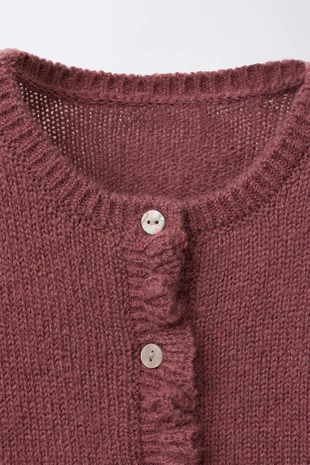 Вязаный кардиган с воланами и шерстью