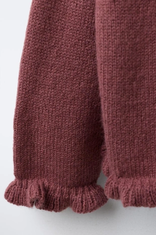 Вязаный кардиган с воланами и шерстью