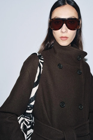 Асимметричная мини-сумка в мягкой коже с шерстью овцы- Заказать в России