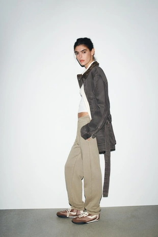 Джоггеры из мягкой ткани с эффектом потертости- Заказать в России