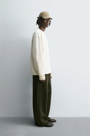 Футболка из плотной ткани с длинными рукавами и заклепками- Заказать в России