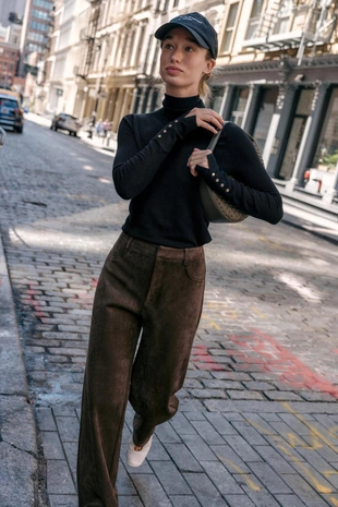 Базовый трикотажный джемпер с высоким воротником- Заказать в России