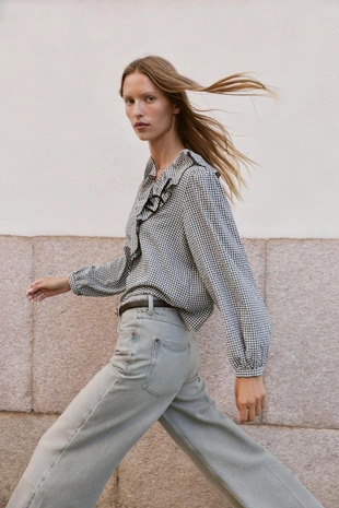 Блуза в клетку виши с воланами