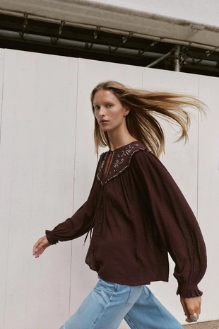 Блуза с вышивкой и бисером- Заказать в России