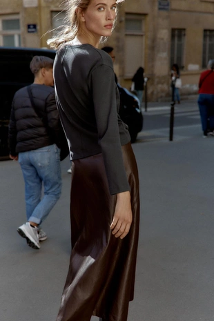 Футболка в рубчик с длинными рукавами