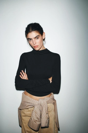 Футболка из хлопка и модала со сборками- Заказать в России