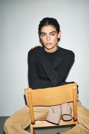 Футболка из хлопка и модала со сборками- Заказать в России