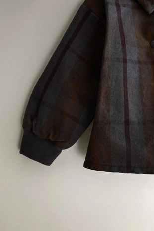 Детское пальто в клетку фоне брауна и синего- Заказать в России