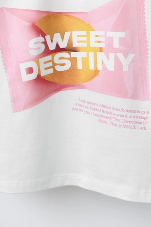 Футболка с рельефным текстом