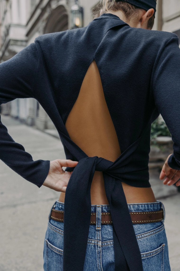 Вязаный топ с открытой спиной