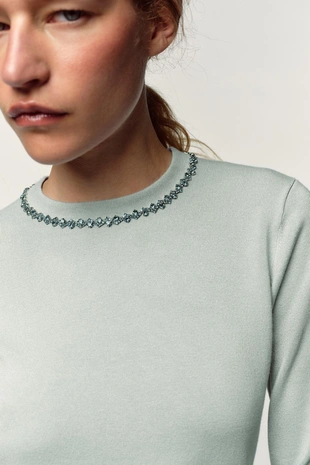 Вязаный джемпер со стразами- Заказать в России