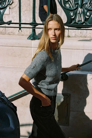 Трикотажный джемпер со стразами- Заказать в России