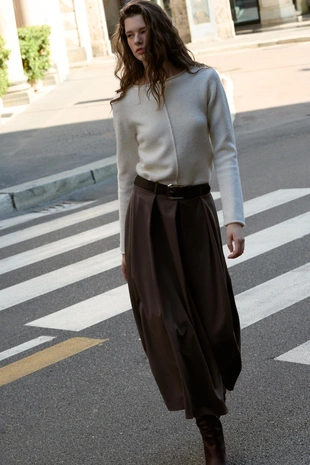 Мягкий трикотажный джемпер с декоративными швами- Заказать в России