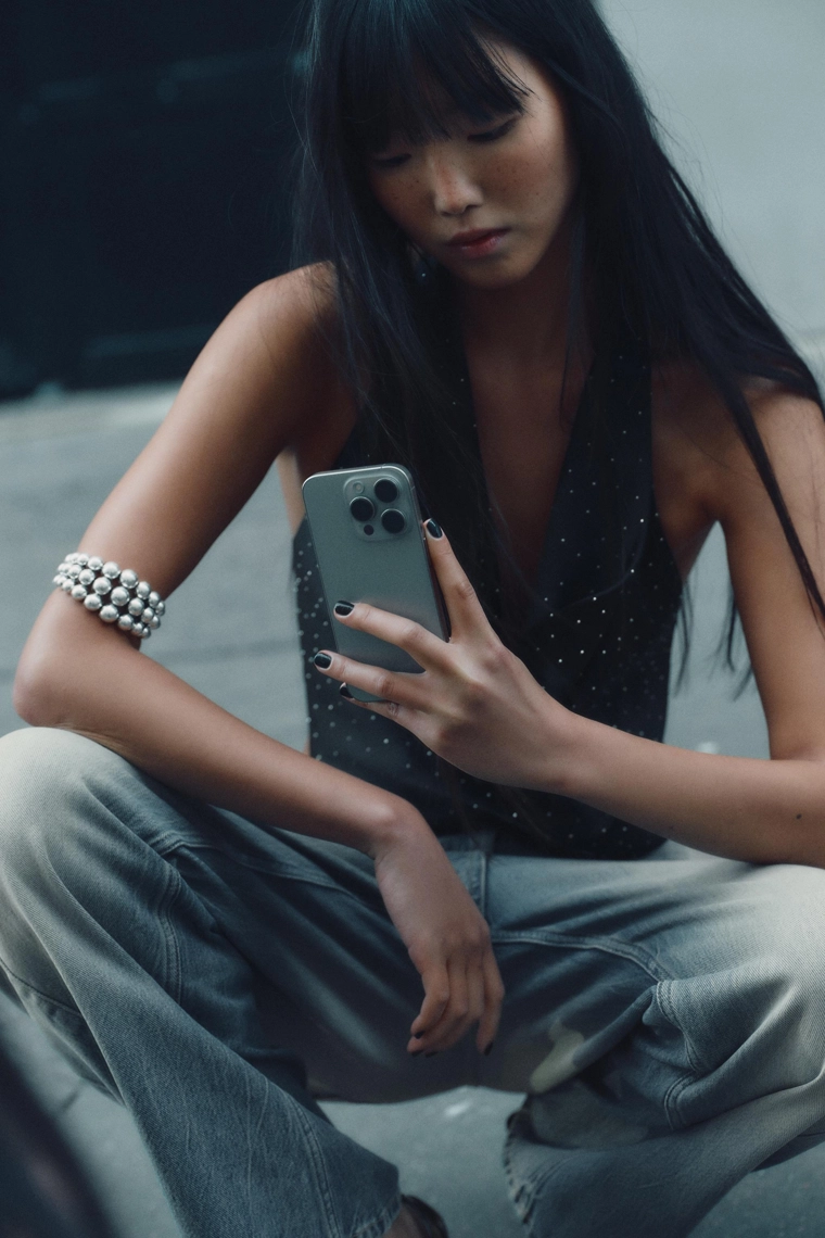 Металлический браслет с металлическими бусинами