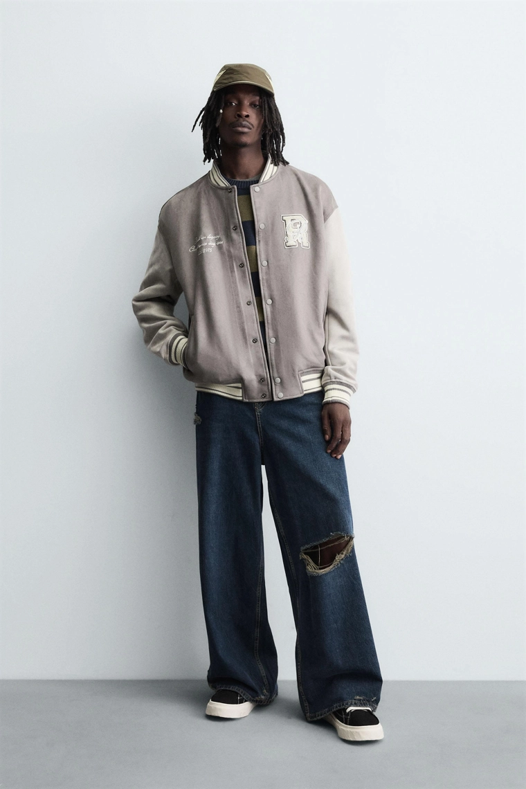 Бомбер из искусственной замши с нашивками