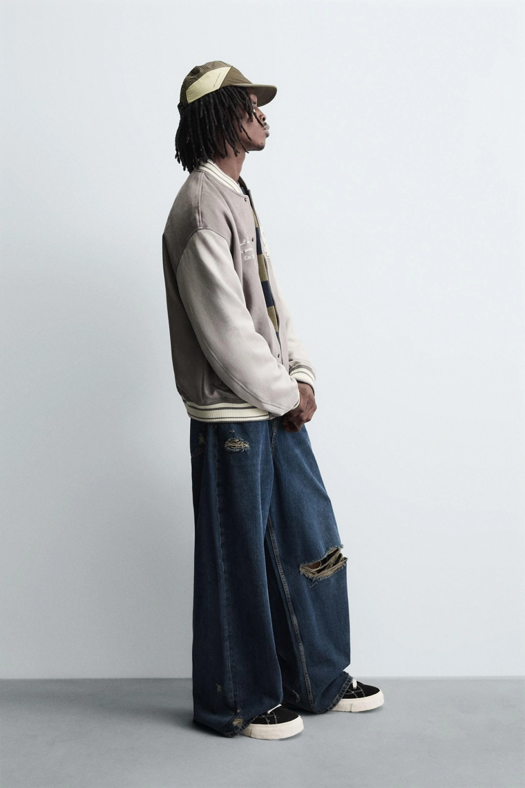 Бомбер из искусственной замши с нашивками