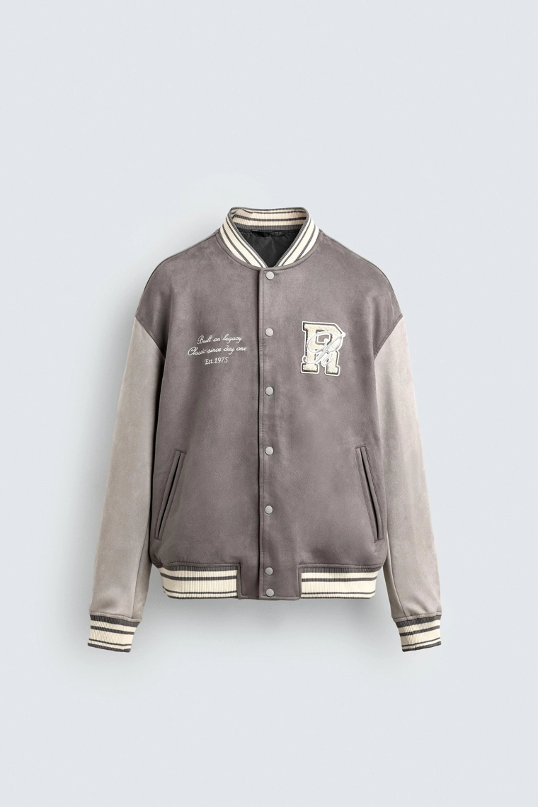 Бомбер из искусственной замши с нашивками