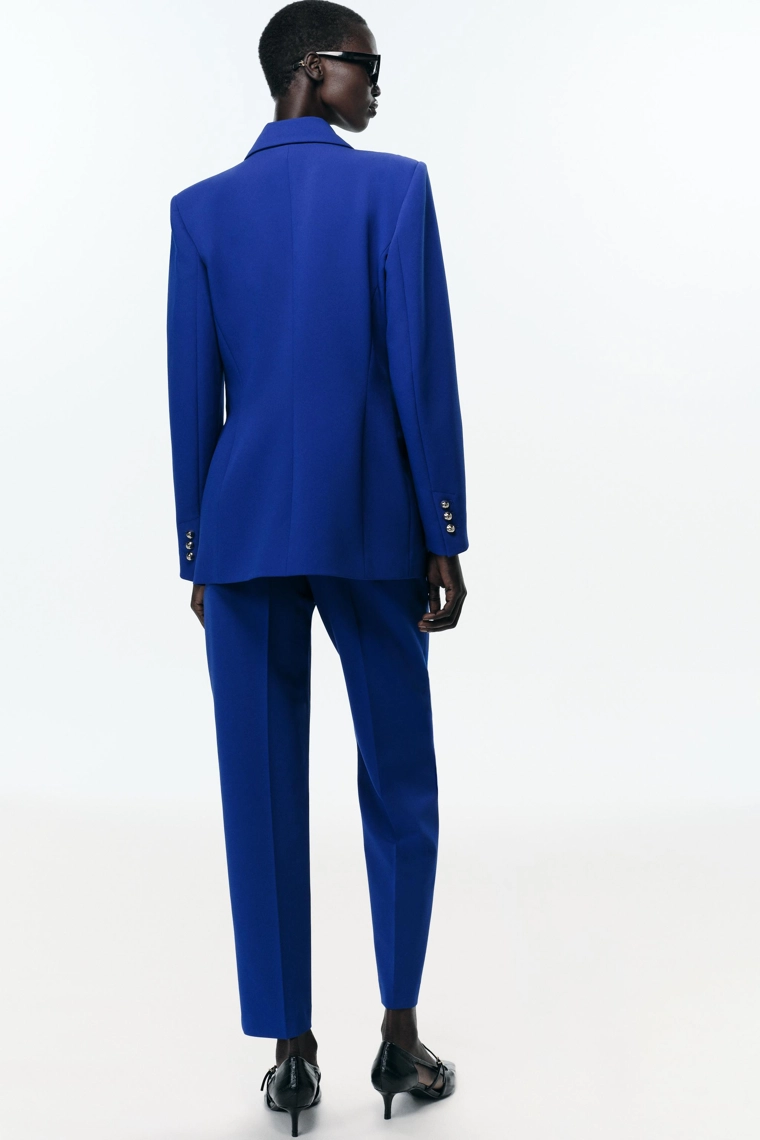 Брюки с высокой посадкой и зауженные к низу