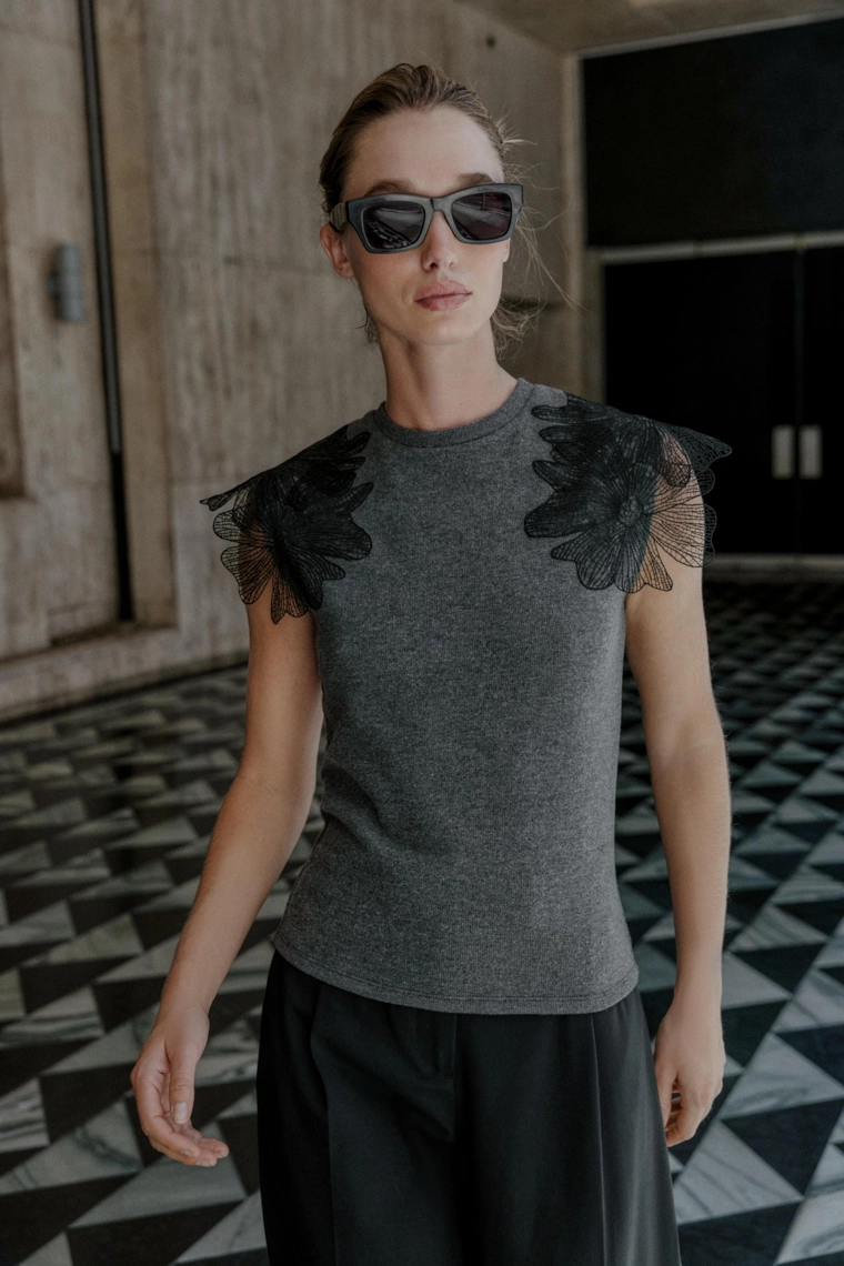 Топ с цветочным узором из рубчика