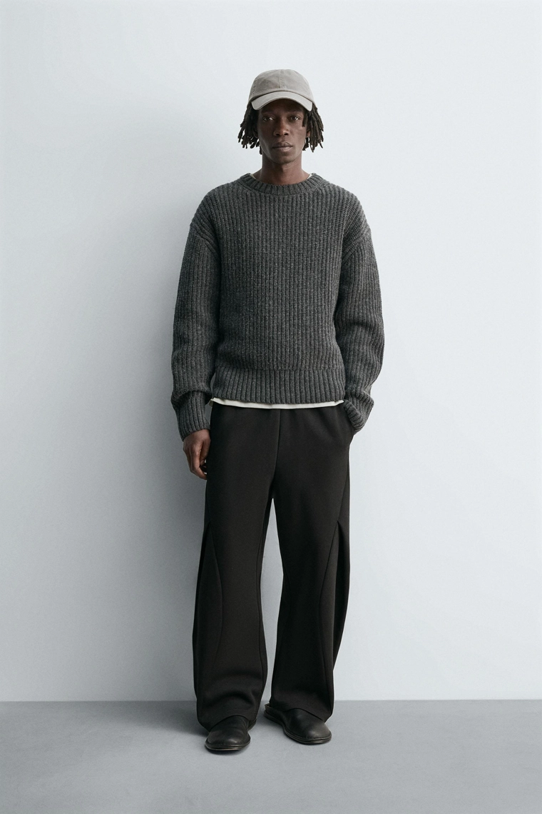 Брюки свободного кроя с плиссированными шарами эффекта неопрена