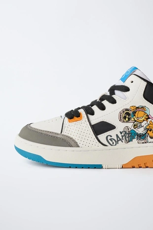 Высокие кроссовки GARFIELD © PAWS INC- Заказать в России