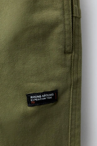 Брюки STRAIGHT с нашивкой- Заказать в России