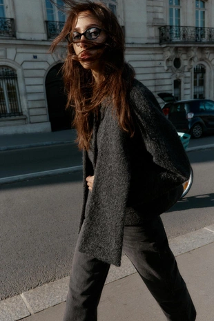 Короткое буклированное пальто с шарфом- Заказать в России