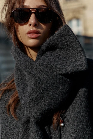 Короткое буклированное пальто с шарфом- Заказать в России