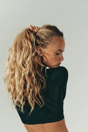 Укороченная футболка из полиамида- Заказать в России