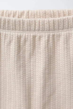 Комплект из футболки и легинсов с рельефным узором- Заказать в России