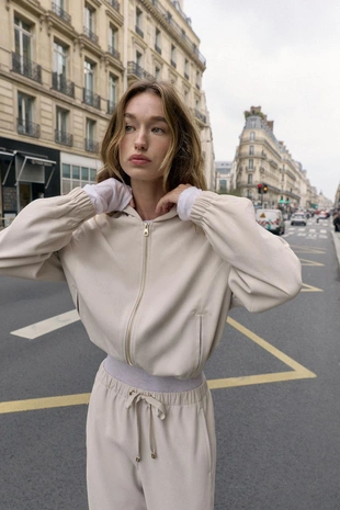 Бомбер с капюшоном- Заказать в России