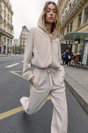 Бомбер с капюшоном- Заказать в России