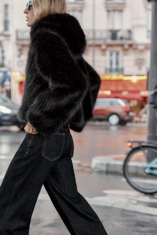 Куртка с капюшоном и искусственным мехом- Заказать в России