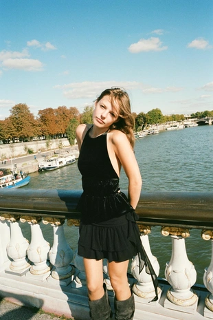 Топ из бархата с горловиной халтер и сборками- Заказать в России