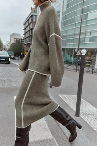 Трикотажная юбка миди с контрастными деталями- Заказать в России