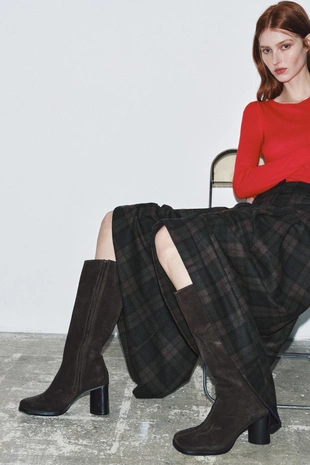 Замшевые сапоги с декоративной строчкой- Заказать в России