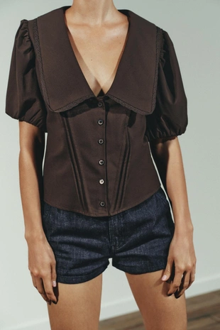 Топ с большим отложным воротником и объемными рукавами- Заказать в России