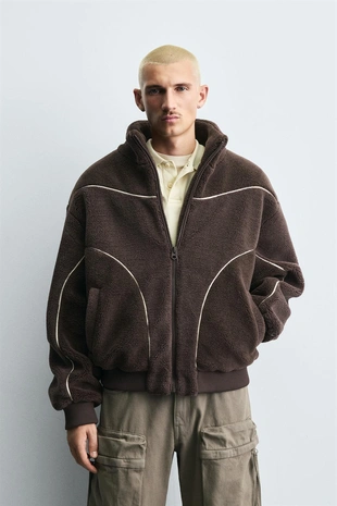 Куртка из искусственной овчины с контрастными деталями- Заказать в России