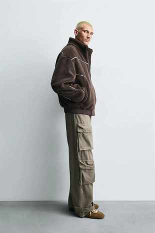 Куртка из искусственной овчины с контрастными деталями- Заказать в России