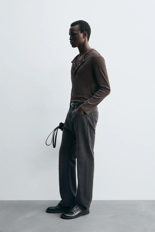 Футболка с воротником на пуговицах из рельефной ткани- Заказать в России