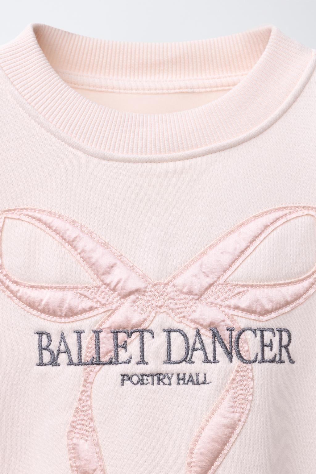 ТОЛСТОВКА С АТЛАСНЫМ БАНТОМ И ВЫШИВКОЙ