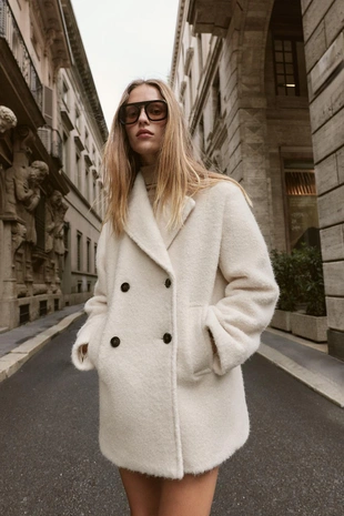 Полупальто из букле- Заказать в России