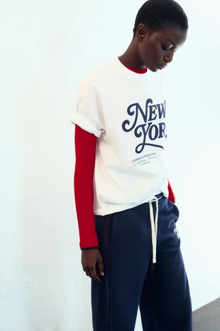 Футболка с надписью и короткими рукавами- Заказать в России