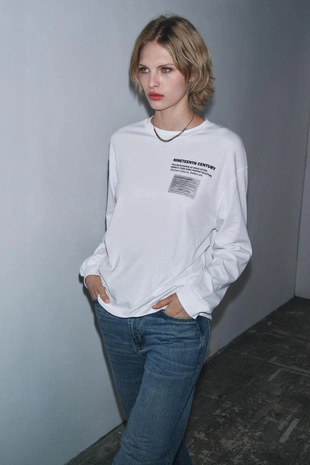 Футболка с длинными рукавами и принтом «скульптуры»- Заказать в России