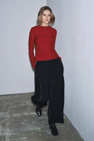 Футболка из крепа с воротником-стойкой- Заказать в России